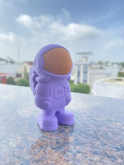 Charming 3D-Printed Astronaut Model – Decorative Showpiece